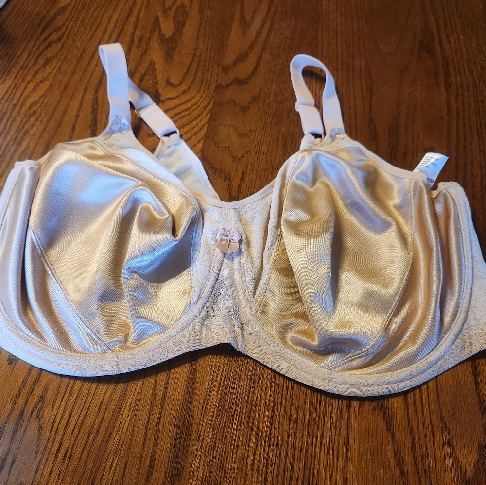 Womens 46H bra 3 clasp HAS UNDERWIRE